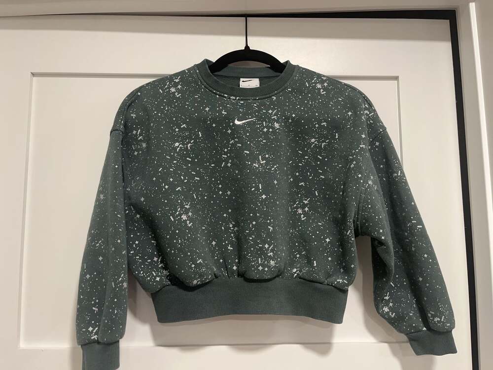 Nike Sportswear Women's Size S Green Star Print Cropped Crewneck Sweatshirt
